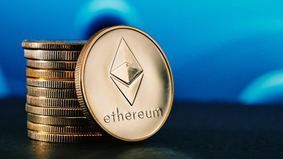 إيثريوم (ETH): هل تدخل مرحلة تصحيحية بعد الوصول إلى 3,400 دولار؟